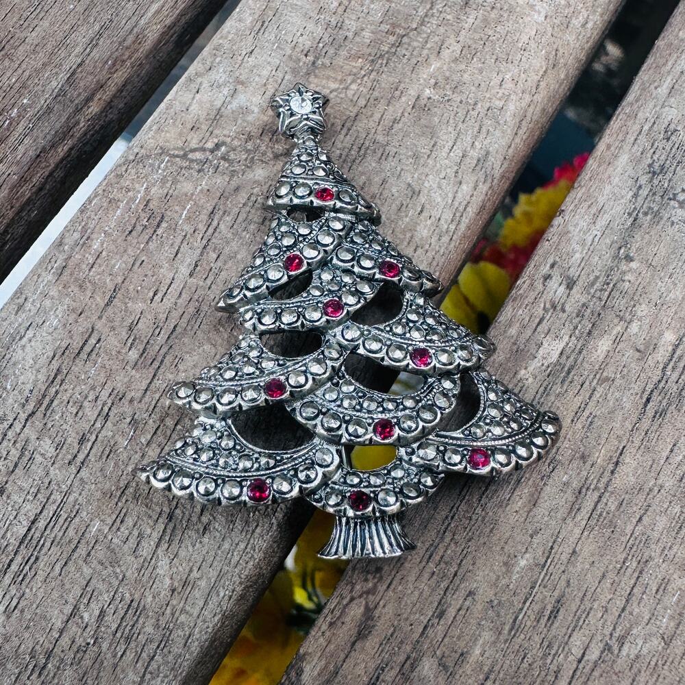 Vintage Avon Christmas Tree Brooch